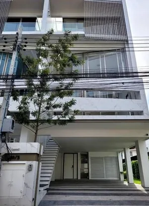 ให้เช่าทาวน์โฮม 4 ชั้น มีลิฟต์ ลาดพร้าว 35 รัชดา 32 ได้ ใกล้ MRT ภาวนา
