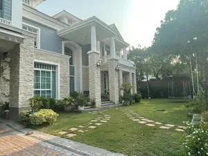 ให้เช่าหมู่บ้านนาราสิริ บางนา สไตล์ American luxury  แบบ typeใหญ่สุด