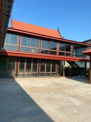ให้เช่าบ้านเรือนไทย 2 ชั้น 2 อาคาร เนื้อที่ 200 วา บ้านสร้างใหม่ ซอยรามคำแหง 16 จอดรถได้  12 คัน จดทะเบียนบริษัทได้
