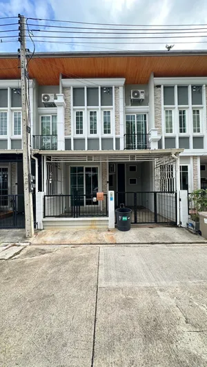 5A2MG0448 ให้เช่าทาวน์โฮมสองชั้น พื้นที่ 16.20 ตารางวา มี 3 ห้องนอน 2 ห้องน้ำ 1 ห้องครัว จอดรถได้ 1 คัน ปล่อยให้เช่าในราคา 12,000 บาทต่อเดือน
