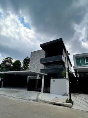 PT12 ขายบ้านเดี่ยว 3 ชั้น สร้างใหม่ พร้อมลิฟท์ และสระว่ายน้ำส่วนตัว ใกล้สี่แยกวงศ์สว่าง ถนนรัชดาภิเษก ซอย 66  เขตบางซื่อ เดินทางสะดวก สวย เหมาะซื้ออยู่อาศัย 