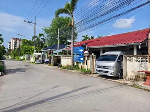 A6MG0941 ให้เช่าบ้านเดี่ยวชั้นเดียว   3 ห้องนอน 2 ห้องน้ำ 1 ห้องรับแขก 1 ห้องครัว   ให้เช่าราคา 8,000 บาทต่อเดือน  ขนาดที่ดิน    68  ตรว.   *รับสัตว์เลี้ยง 