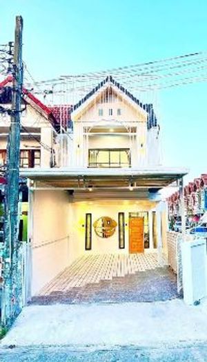 ขาย ทาวน์โฮม หมู่บ้านเลิศอุบล 95 ตรม. 22 ตร.วา บ้าน Renovate ดินทางสะดวก พร้อมยื่นBank
