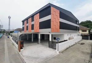 ให้เช่าอาคารสำนักงาน พร้อมลิฟต์ พร้อมโกดัง ซอยแบริ่ง พร้อมดำเนินธุระกิจทันที ใกล้ BTSแบริ่ง EBMศรีแบริ่ง