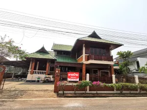 ขายบ้านเดี่ยว 2 ชั้นไม้สักทองผสมปูน สวยลงตัวในสไตล์บ้านสวนเมืองลำพูน ลำพูนคันทรีโฮม 1 สันต้นธง