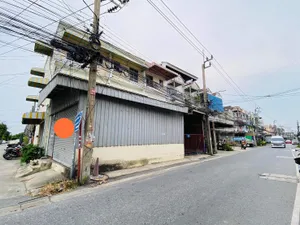 อาคารพาณิชย์ 2 ห้อง 3 ชั้นซอยแพรกษา 5