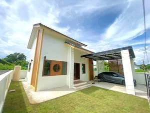 บ้านเดี่ยวใหม่มือหนึ่ง 3ห้องนอน 2ห้องน้ำ ใกล้โรงพยาบาลลำพูน ,ปั๊ม ปตท.