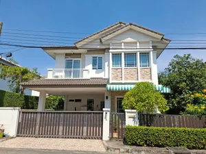 ขายถูก บ้านโครงการ มัณฑนา พระราม 9 – ศรีนครินทร์ แบบบ้าน Onyx พร้อมเฟอร์นิเจอร์บิวท์อิน และแอร์ 5 เครื่อง ใกล้สวนสาธารณะ 20 เมตร