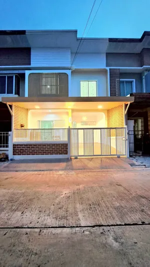 ทาวน์เฮาส์ 2 ชั้น หมู่บ้านบัวทองธานี บางบัวทอง ใกล้ตลาด สมบัติบุรี