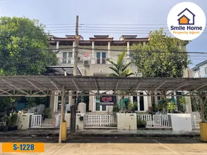 บ้านสวนลลนา สวนหลวง ร.9  ทาวน์โฮม 3 ชั้นเล่นระดับ ราคาถูก