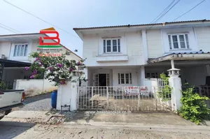ทาวน์เฮาส์ หมู่บ้าน ภัทรินทร์ 1 (ซ.8) หลังมุม เนื้อที่ 18.9 ตรว. ใกล้โลตัสปทุมธานี ถนนราชพฤกษ์ ตำบลคูบางหลวง อำเภอลาดหลุมแก้ว จังหวัดปทุมธานี