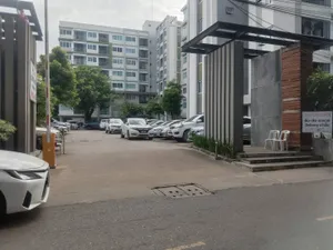 เงียบสงบและกว้างขวาง