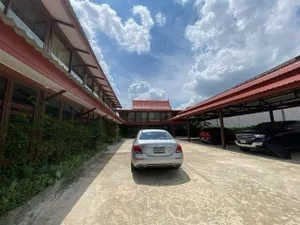 ให้เช่าบ้านบ้านเดี่ยว 2 ชั้น เนื้อที่ 200 วา มีบ้าน 2หลังในพื้นที่ รวม 7ห้องนอน ซอยรามคำแหง 16 จอดรถได้ 12 คัน เหมาะทำออฟฟิศสำนักงานและพักอาศัย 
