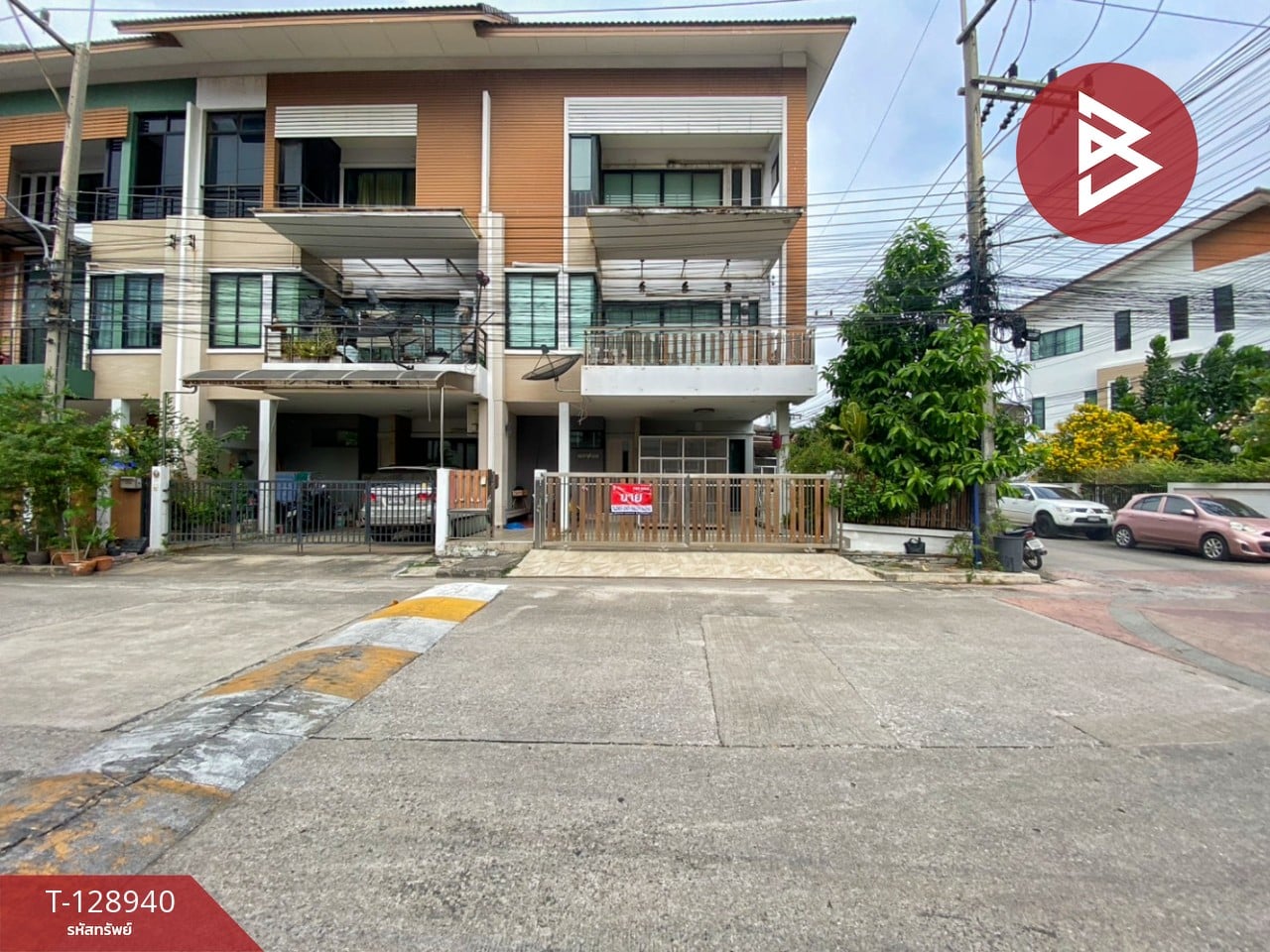ขายทาวน์เฮ้าส์ หมู่บ้านรินรดา โอเรียนทอล (Rinrada Oriental) บางหญ้าแพรก สมุทรสาคร