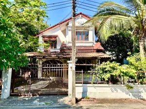 บ้านเดี่ยวสองชั้นหมู่บ้านชลลดารามอินทราคู้บอน เนื้อที่ 70 ตารางวา 4ห้องนอน 2ห้องน้ำ 