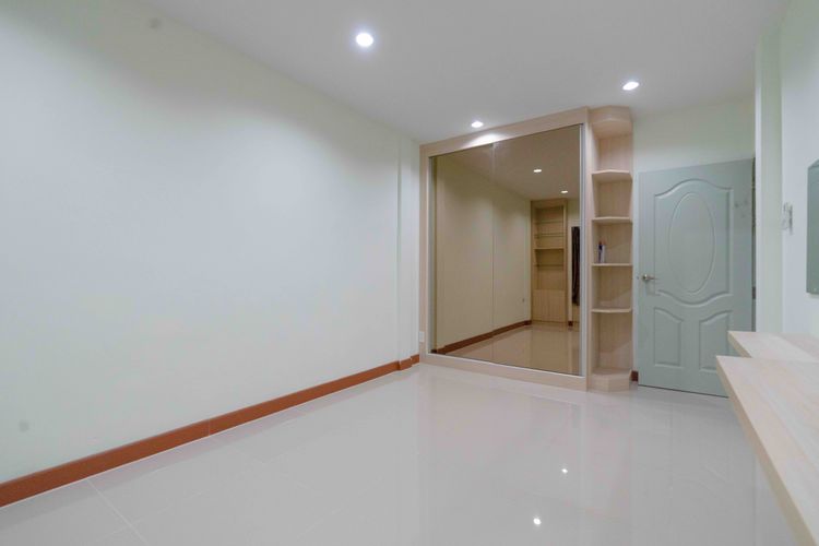 บ้านทาวน์เฮ้าส์ 2 ชั้น บิ้วท์อินทั้งหลัง พร้อมเข้าอยู่ 2-Story Fully to, ภาพที่ 4