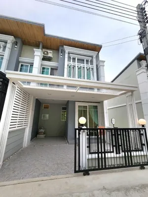 ให้เช่าทาวน์โฮม 2  ชั้น บ้านพร้อมอยู่ โกลเด้น ทาวน์ สุขุมวิท-ลาซาล  ใกล้รถไฟฟ้า BTS สำโรง