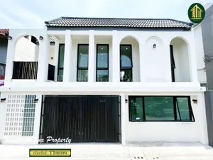 ขายทาวน์เฮ้าส์หน้ากว้าง ซอยพหลโยธิน 48 แยก 52  รีโนเวทใหม่ สวยทั้งหลัง