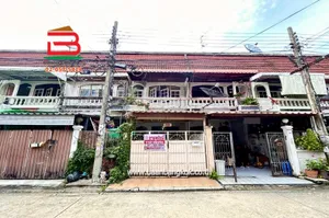 ทาวน์เฮาส์ หมู่บ้าน สุขสบายวิลล่า เนื้อที่ 25 ตรว. ถนนลาดพร้าว แขวงคลองเจ้าคุณสิงห์ เขตวังทองหลาง กรุงเทพมหานคร