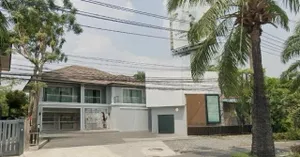 ขายบ้านเดี่ยว 2 ชั้น 120 ตร.วา Location ติดถนนเลียบด่วนรามอินทรา ใกล้ central eastville ทำเลดีปัจจุบันเปิดคลีความงาม 
