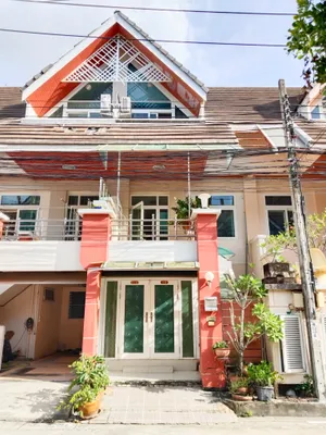 ขาย TownHome หมู่บ้าน MERIT PLACE ลาดพร้าว 87 ทะลุ ลาดพร้าว 101 รับประกันราคาดีที่สุดในหมู่บ้าน 3,090,000 บาท ทำเลดีใกล้รถไฟฟ้า ใกล้ห้าง ที่สุดของความสะดวกสบาย 
