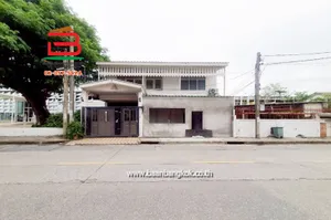 ที่ดินพร้อมบ้าน ซอยปรีดีพนมยงค์ 26 เนื้อที่ 181 ตรว. ถนนสุขุมวิท 71 แขวงคลองตัน เขตวัฒนา กรุงเทพมหานคร