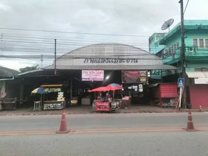 ปล่อยเช่าตลาดนัดกาดแลง แม่ขะจาน เชียงราย ติดถนนใหญ่พร้อมห้องเช่า 15 ห้อง