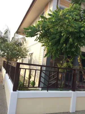 ให้เช่าหรือขายบ้านพฤกษา  38   อยูใกล้ รพ  สถานนีตำรวจ 
