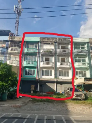 ขายอาคารพาณิชย์ 3 ชั้นครึ่ง 3 คูหา ติดถนนสำเร็จพัฒนา ทำเลดี มีที่จอดรถ ตรงข้าม MR.DIY ห่าง 7/11 & Lotus's go fresh แค่ 120 เมตร ห่างตลาดนัดลุงออม แค่ 220 เมตร