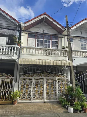 ขายบ้านทาวน์เฮาส์ 2 ชั้น หมู่บ้านอยู่เจริญ รัชดา – วิภาวดี ทำเลดี เดินทางสะดวก ใกล้รถไฟฟ้าใต้ดินสุทธิสาร