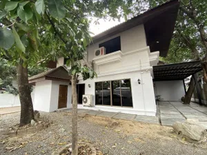 ให้เช่าบ้านเดี่ยวหลังใหญ่ 2 ชั้น เนื้อที่ 137 ตร.วา ใกล้เลียบด่วน เซ็นทรัลเฟสติวัล อีสต์วิลล์ เอกมัย ทองหล่อ 