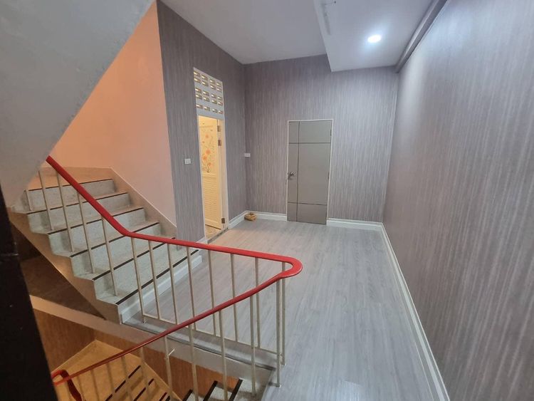 ให้เช่าทาว์โฮม 4 ชั้น 4 ห้องนอน ย่านสุทธิสาร เฟอร์ครบ Fully ใกล้ MRT 2, ภาพที่ 4