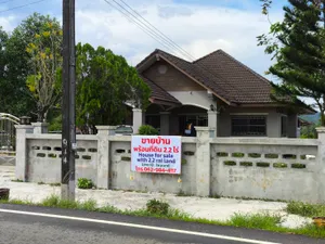 ขายด่วนบ้านพร้อมที่ดินระนองวิวภุเขาสวยมาก ทะเลดีสุดๆ ใกล้ถ.เพชรเกษม เหมาะทำคาเฟ่