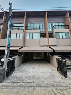 ให้เช่าทาวน์เฮาส์ โครงการ บ้านกลางเมือง บางนา-วงแหวน 3 ชั้น 3 ห้องนอน 3 ห้องน้ำ