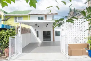 บ้านแฝด หมู่บ้านรัตนาธิเบศร์ หลังริม บางบัวทอง ใกล้ MRT ตลาดบางใหญ่ 300 เมตร