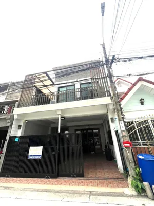 ขาย ทาวน์โฮม ในโครงการ หมู่บ้านสินธร แขวงคลองจั่น เขตบางกะปิ กรุงเทพมหานคร