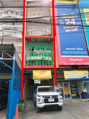 ให้เช่าอาคารพาณิชย์3.5 ชั้น เหมาะสำหรับค้าขาย ติดถนนนิมิตรใหม่ ลำลูกกา
