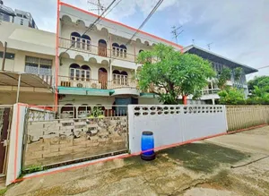 โอกาสทองใจกลางสุขุมวิท 22! ทาวน์โฮม 3 ชั้น 62 ตร.ว. พื้นที่ใช้สอย 700 ตรม. ใกล้ BTS พร้อมพงษ์ เหมาะลงทุน รีโนเวทต่อยอด
