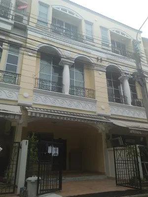 ขายด่วน**ฟรีค่าโอน**บ้านไม่ถึง5ล้าน+บ้านติดรถไฟฟ้าเดินไปได้+ขายถูกสุดในโครงการ++ทาวน์โฮม3ชั้น บ้านกลางเมือง พระราม9-ศรีนครินทร์
