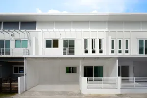 ทาวน์เฮ้าส์หมู่บ้านลภาวัน 22