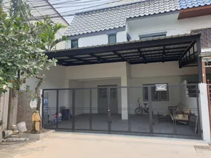 บ้านทาวน์โฮมrenovateใหม่ ติดรถไฟฟ้าสายสีม่วง ใกล้ทางด่วน​ / Newly renovated townhouse, convenient transportation, next to the   MRT Line, near the expressway