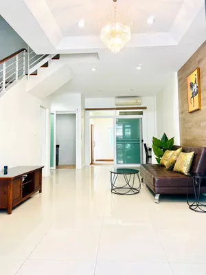Townhouse for rent, 3-storey townhome Srinakarin Road Near the Si Udom yellow line train station, only 700 meters 3 bedrooms, 3 bathrooms