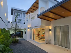 Modern Family Home with Garden 🌿 | Near Bangkok Prep International School | Sukhumvit 71 4 Bedrooms, 3 Baths, 100,000 THB/month
