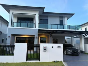 บ้านให้เช่า/For Rent   บ้านเดี่ยว 2 ชั้น 55 ตร.วา พร้อมอยู่ 3 ห้องนอน 3 ห้องน้ำ แวดล้อมไปด้วยสถานที่สำคัญ เดินทางสะดวกสบาย สิ่งอำนวยความสะดวกครบครัน
