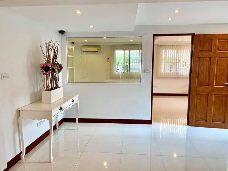 ให้เช่าบ้านเดี่ยว 2 ชั้น เนื้อที่ดิน 80 ตร.ว สไตล์โมเดิร์น สวยใหม่ 1   , ภาพที่ 4