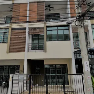 ให้เช่าทาวน์เฮาส์ 3 ชั้น หมู่บ้านซิกเนเจอร์ เพชรเกษม 69 ใกล้ MRTหลักสอง