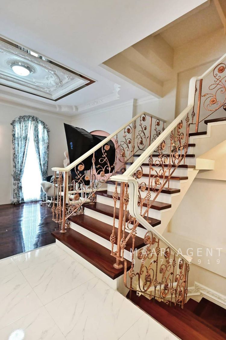 ขายด่วน!!  ทาวน์โฮม 4 ชั้น  พร้อมอยู่ ใกล้รถไฟฟ้า , ภาพที่ 4