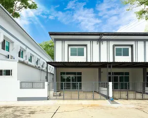🏡 ปล่อยเช่า บ้านทาวน์โฮมใหม่ 2 ชั้น ใกล้ BTS 🚄*หลังมุมมีพื้นที่ด้านข้าง*