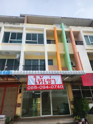 ให้เช่า อาคารพาณิชย์ 3 ชั้น ลำลูกกา คลอง4 ปทุมธานี   ติดถนน ใกล้ ตลาดลาดสวาย มีแอร์ กันสาด ประตูกระจก พร้อมเริ่มกิจการ