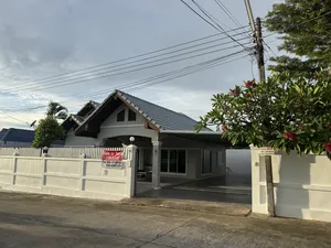 ขายบ้าน แถมบ้านเล็ก 1 หลังในโครงการ บ้านสิริศา 5 ตำบลบางเสร่ อำเภอสัตหีบ จังหวัดชลบุรี